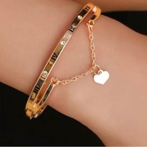 Heart charm bracelet